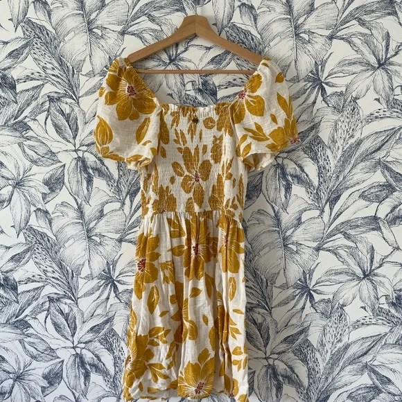 Rip Curl Medium Yellow Floral Dress in Excellent Condition - Picture 2 of 4